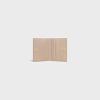 バイフォールド トリオンフ カードホルダー / シャイニーカーフスキン - サファリ - カードケース - 2 | CELINE