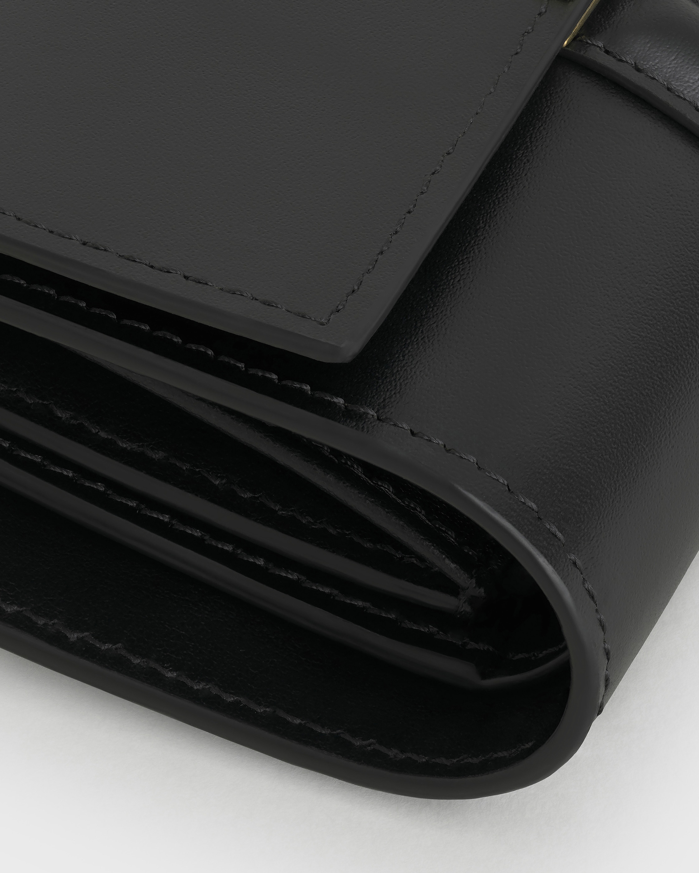 t*o様 セリーヌ　Small Trifold Wallet Black Small Trifold wallet 16 IN Satinated Calfskin - BLACK | CELINE