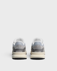 RUNNER SNEAKER AUS KALBSLEDER, KALBSVELOURSLEDER UND MESH - Grau/Ecru -  - 2 | CELINE