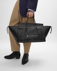 MALETA GRANDE DE PIEL DE BECERRO CON TEXTURA GRANULADA - NEGRO - BOLSOS DE VIAJE - 2 | CELINE