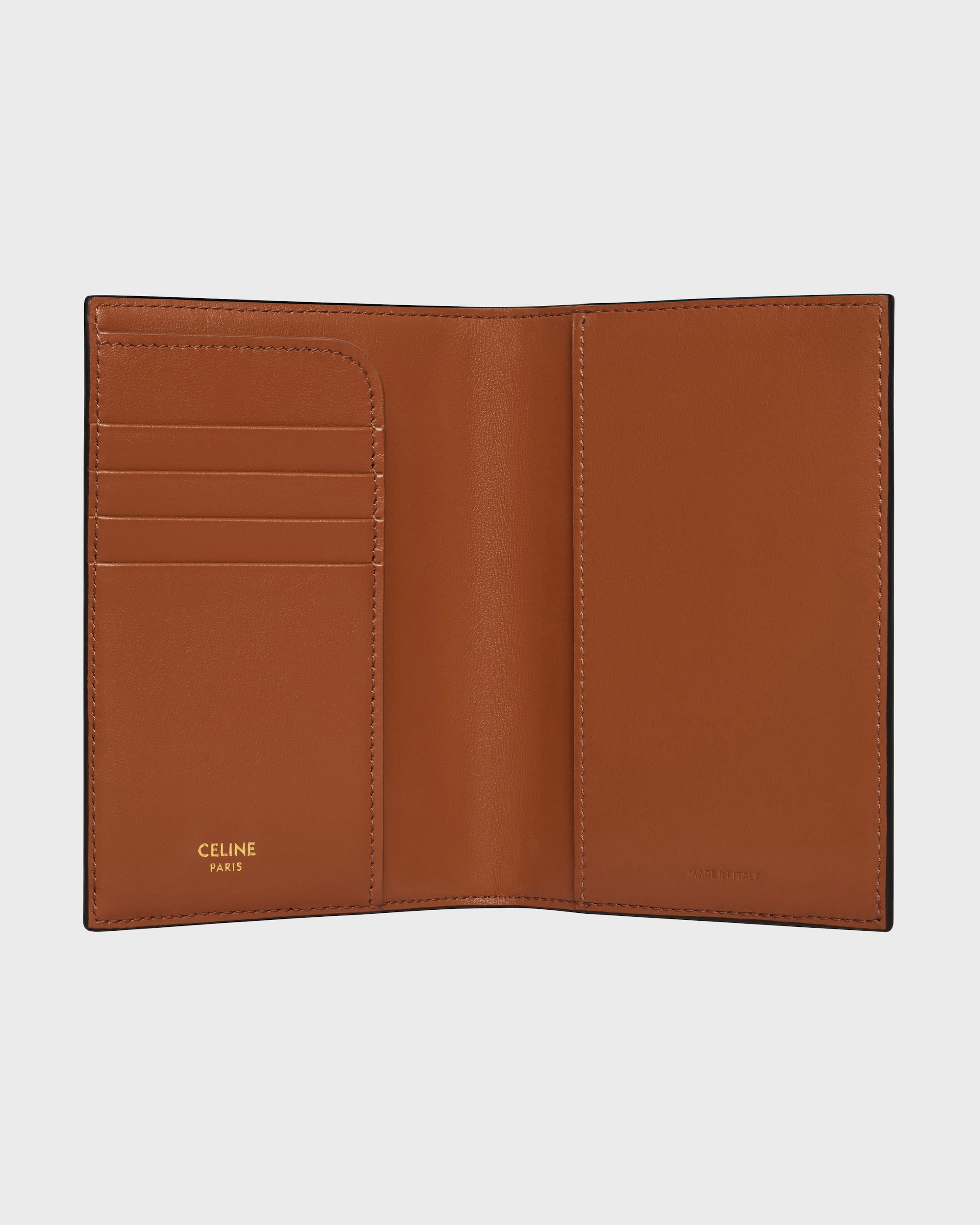 CELINE セリーヌ パスポートケース ブラウン PASSPORT COVER IN TRIOMPHE CANVAS - BLACK / TAN | CELINE