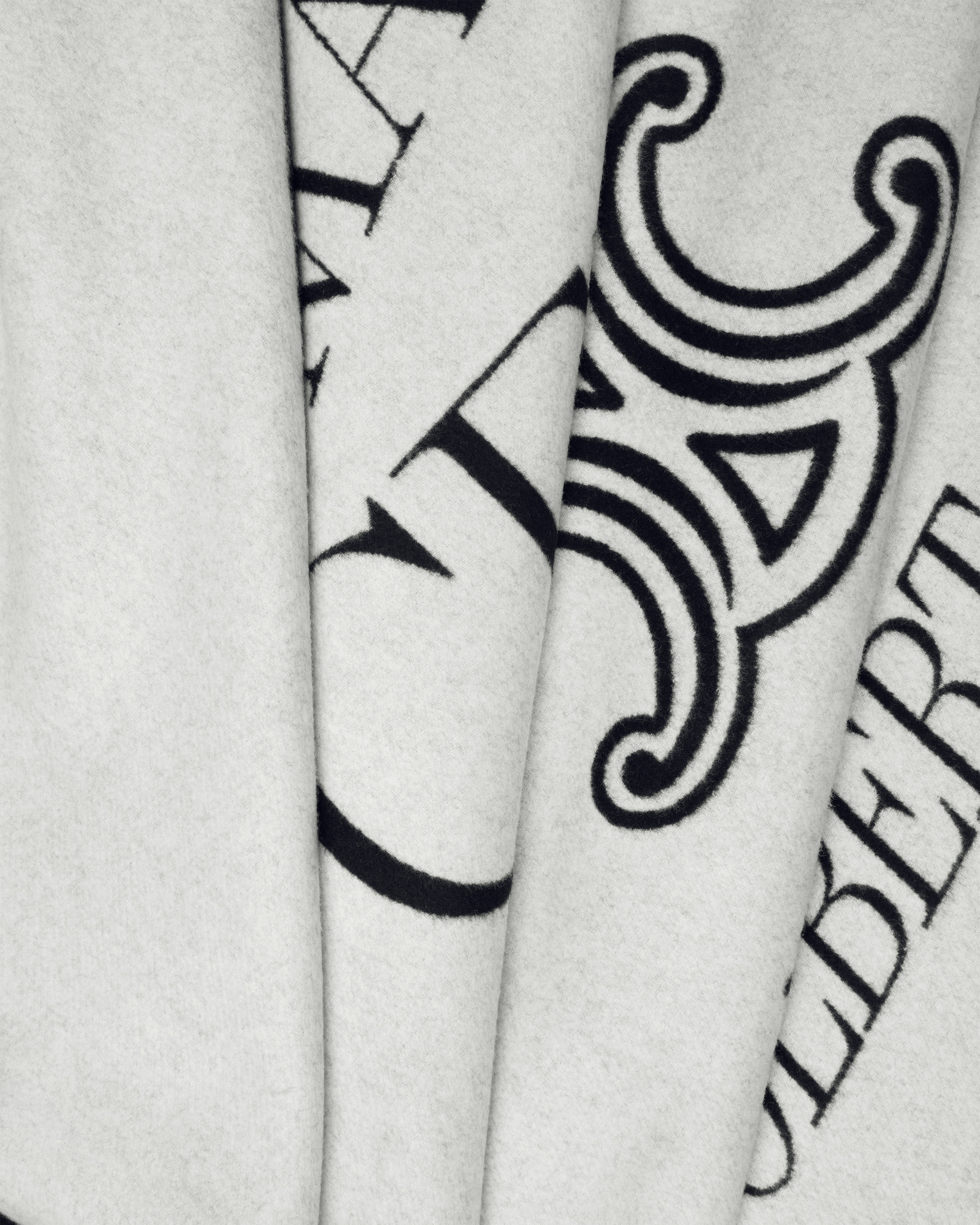 MAISON BLANKET - IVORY/BLACK | CELINE