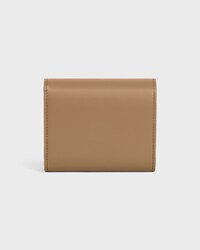 Kleine TRIOMPHE Brieftasche mit Überschlag aus glänzendem Kalbsleder - Dunkles Sepia - BRIEFTASCHEN - 2 | CELINE