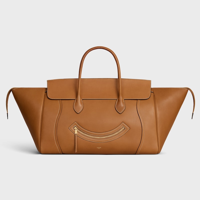LUGGAGE SMILE GRANDE DE PIEL DE BECERRO NATURAL FLEXIBLE - TOSTADO DORADO - LUGGAGE - 1 | CELINE