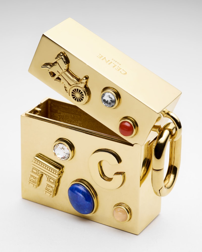 CAJA CON CHARMS Y MÚLTIPLES TACHUELAS DE ESTRÁS, PIEDRA Y LATÓN CON ACABADO DORADO - DORADO/MULTICOLOR - CHARMS - 1 | CELINE