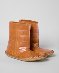 BOTAS DE CAÑA MEDIA FLEXIBLES EN PIEL DE BECERRO CON ESTAMPADO DE COCODRILO - TOSTADO -  - 2 | CELINE