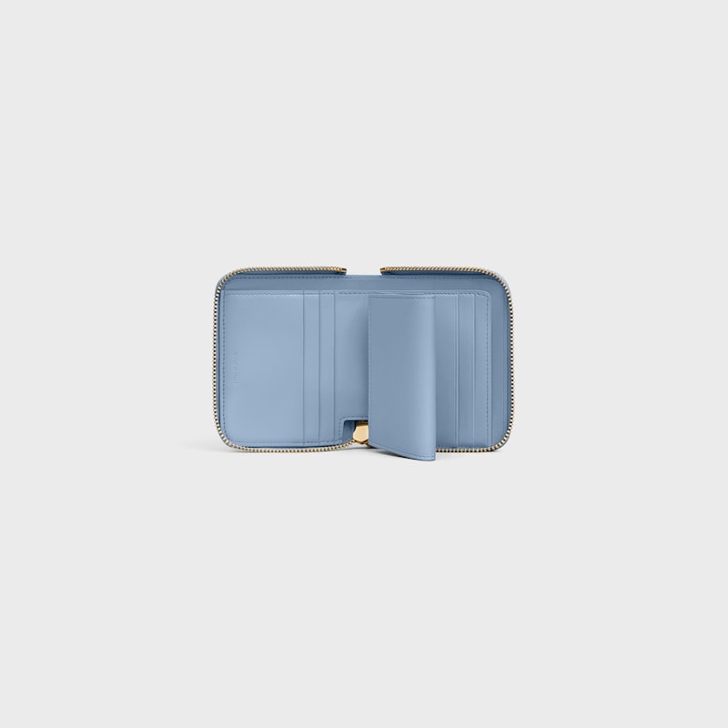 Small Zipped Wallet TRIOMPHE CHARMS IN GRAINED CALFSKIN - LIGHT DENIM - WALLETS - 1 | CELINE