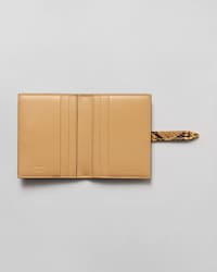 AUFKLAPPBARES KARTENETUI TRIOMPHE PONTET AUS BIVITTATUS-PYTHONLEDER - KAMELBEIGE - KARTENETUIS - 2 | CELINE
