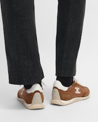 CELINE RACER NIEDRIGER SCHNÜR-SNEAKER MIT TRIOMPHE AUS NYLON, KALBSVELOURSLEDER UND KALBSLEDER - SAHARA -  - 2 | CELINE