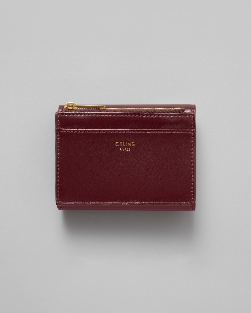 COMPACT WALLET WITH COIN TRIOMPHE IN GLOSSY LAMBSKIN - SYRAH - GIFTS FOR HER - 1 | CELINE