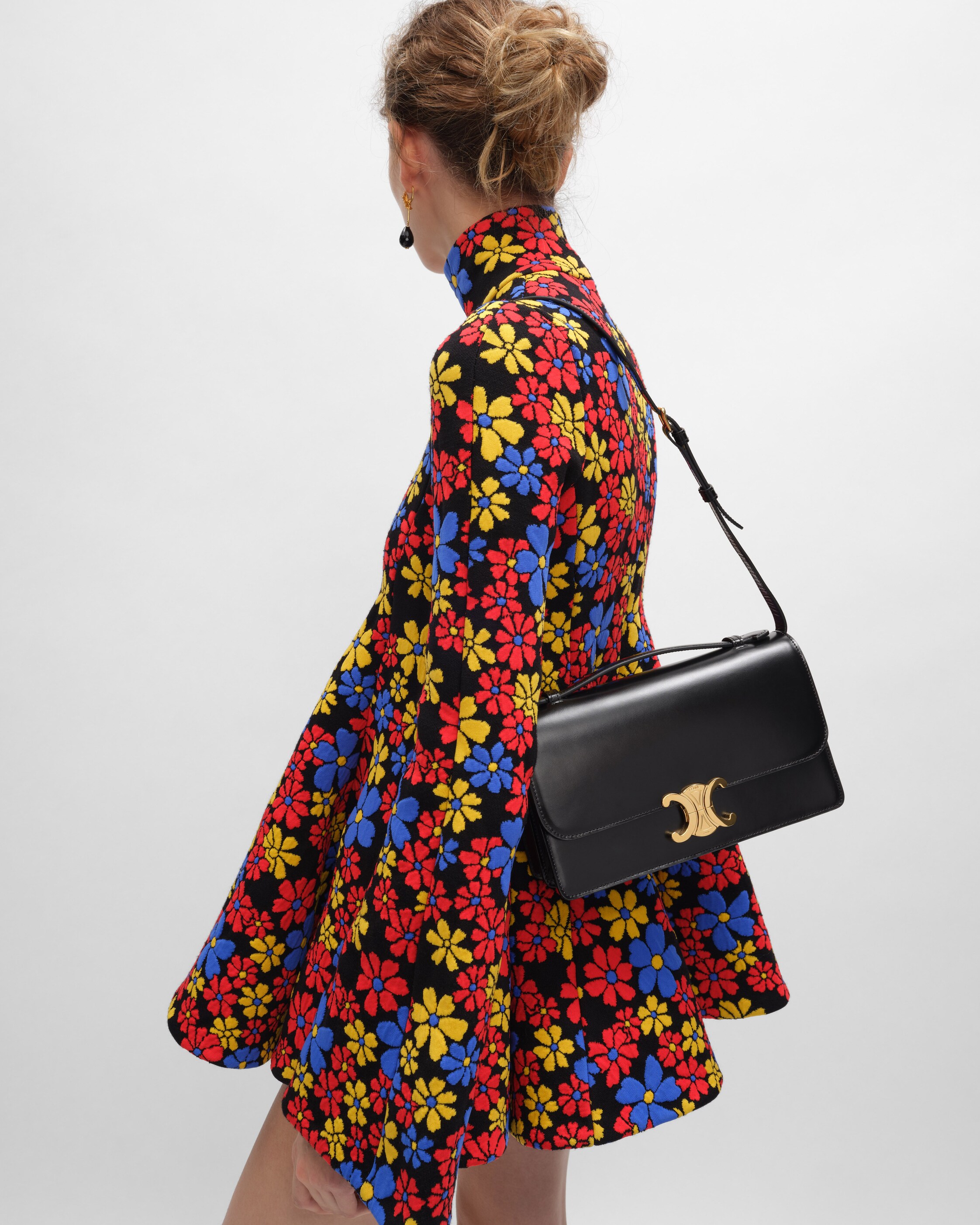 MEDIUM TRIOMPHE FOLIO IN SHINY CALFSKIN - BLACK | CELINE