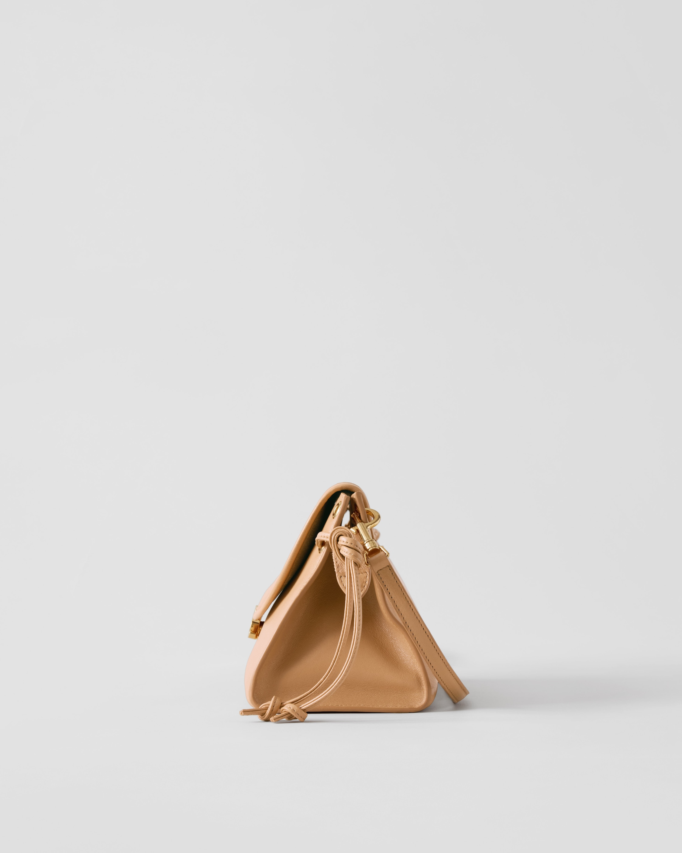 ショルダーバッグ - レディース ハンドバッグ | CELINE | セリーヌ公式