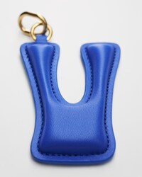 CHARM DE LETRA V DE PIEL DE CORDERO Y LATÓN CON ACABADO DORADO - ULTRAZUL - CHARMS - 1 | CELINE
