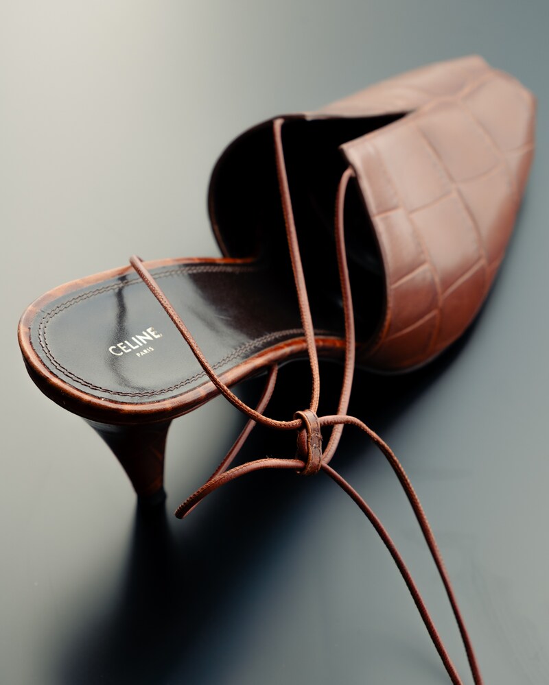 V-NECK SANDAL IN CROCODILE STAMPED CALFSKIN - BROWN -  - 1 | CELINE