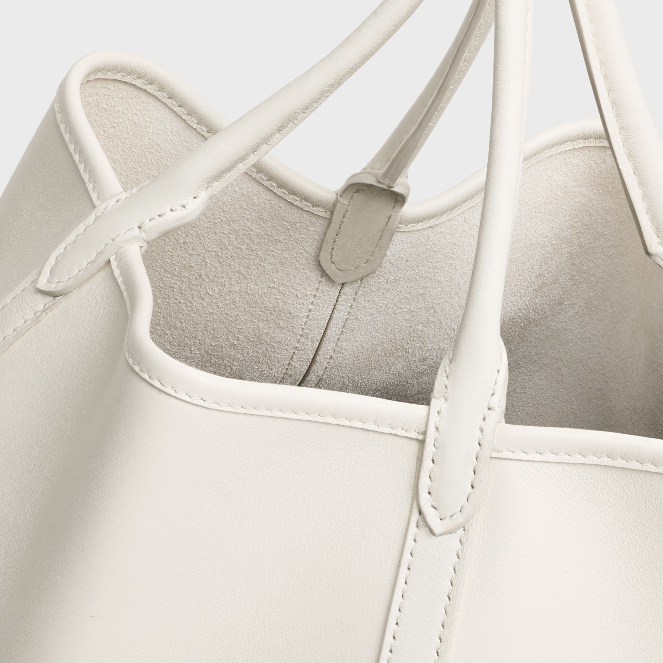 LITTLE DROP BUCKET IN SMOOTH CALFSKIN - WHITE COTTON | CELINE