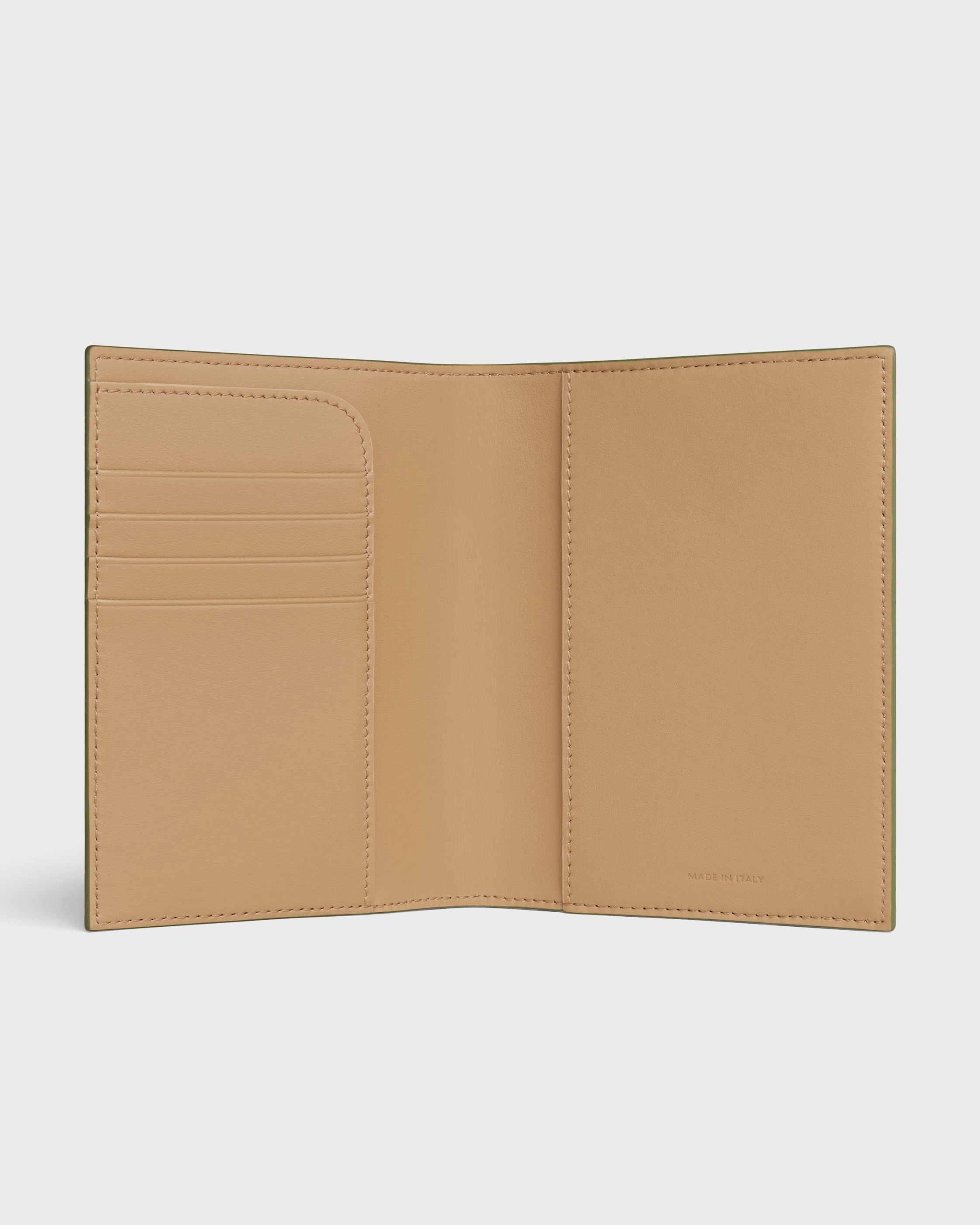 PASSPORT COVER IN SMOOTH CALFSKIN - LIGHT KHAKI / SANDCASTLE | CELINE