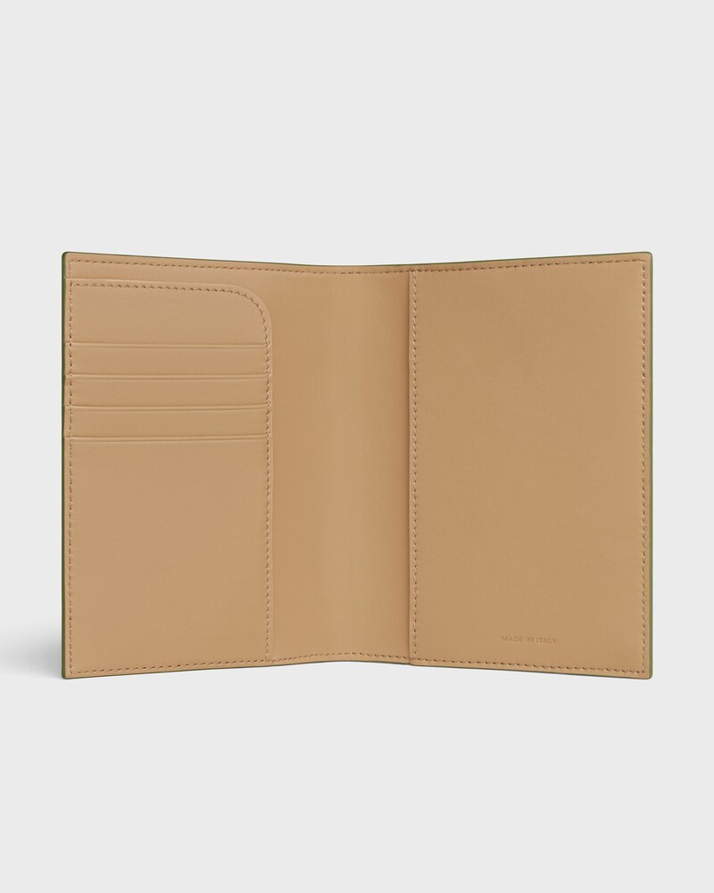 COUVERTURE DE PASSEPORT VEAU LISSE - KAKI CLAIR / BEIGE SABLE - POCHETTES - 1 | CELINE