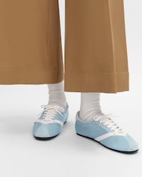 DER FLAT SNEAKER AUS GROSGRAIN, SAMT, ZIEGENWILDLEDER UND LAMMLEDER - HELLBLAU / OPTISCHES WEISS -  - 2 | CELINE