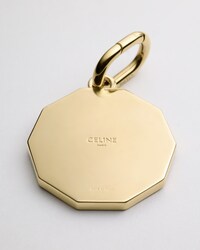 MEDALLA TRIOMPHE DECAGONAL CON CHARMS CELINE DE ESMALTE Y LATÓN CON ACABADO DORADO - DORADO / BLANCO / TOSTADO - HIVER CELINE - Selección de invierno - 2 | CELINE