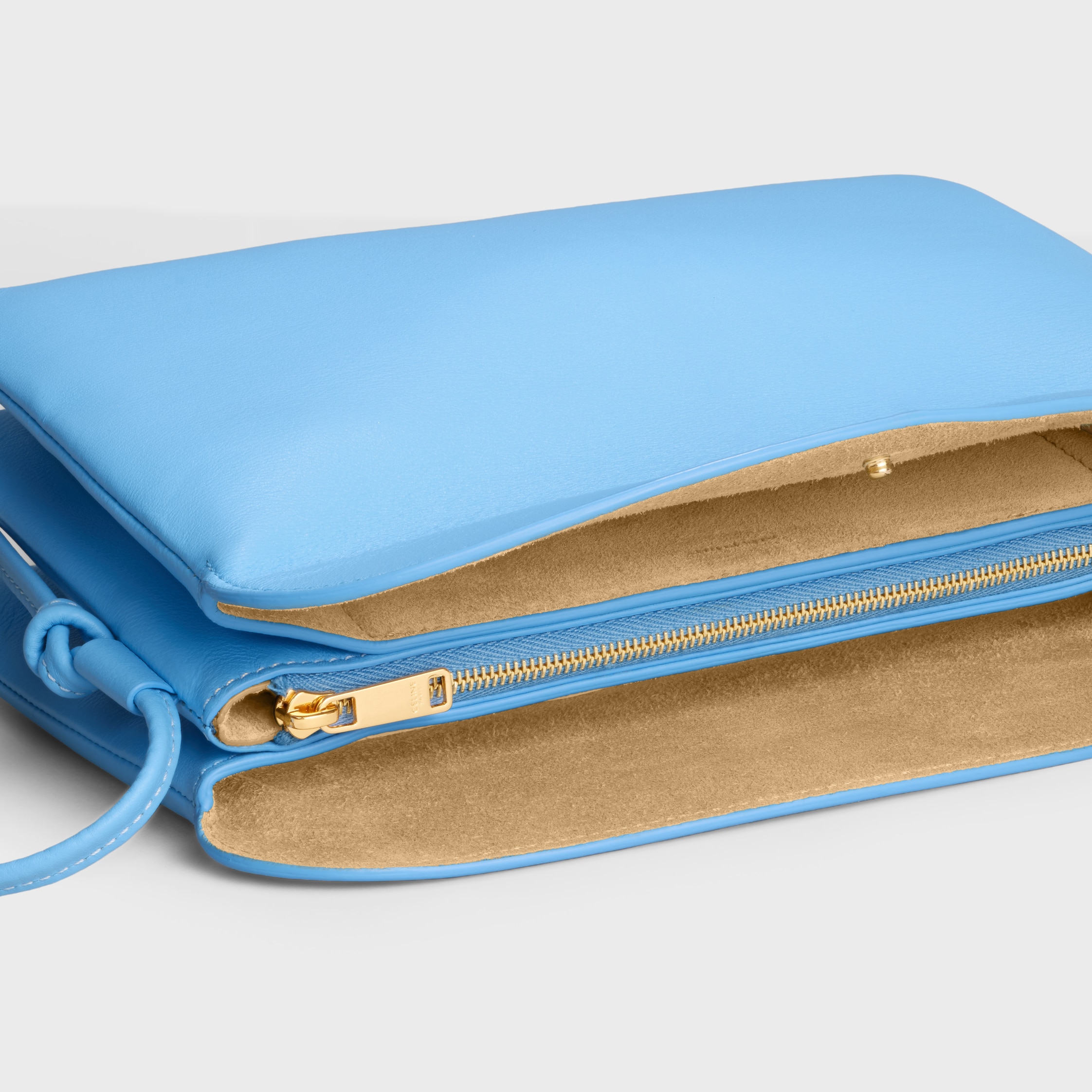 TRIO FLAP EM COURO DE CORDEIRO SUAVE - AZUL CÉU | CELINE
