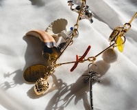 CELINE CHARMS SMALL HORN IN RESIN, LEATHER AND BRASS WITH GOLD FINISH - VINTAGE YELLOW / GOLD - NEW - 2 | CELINE