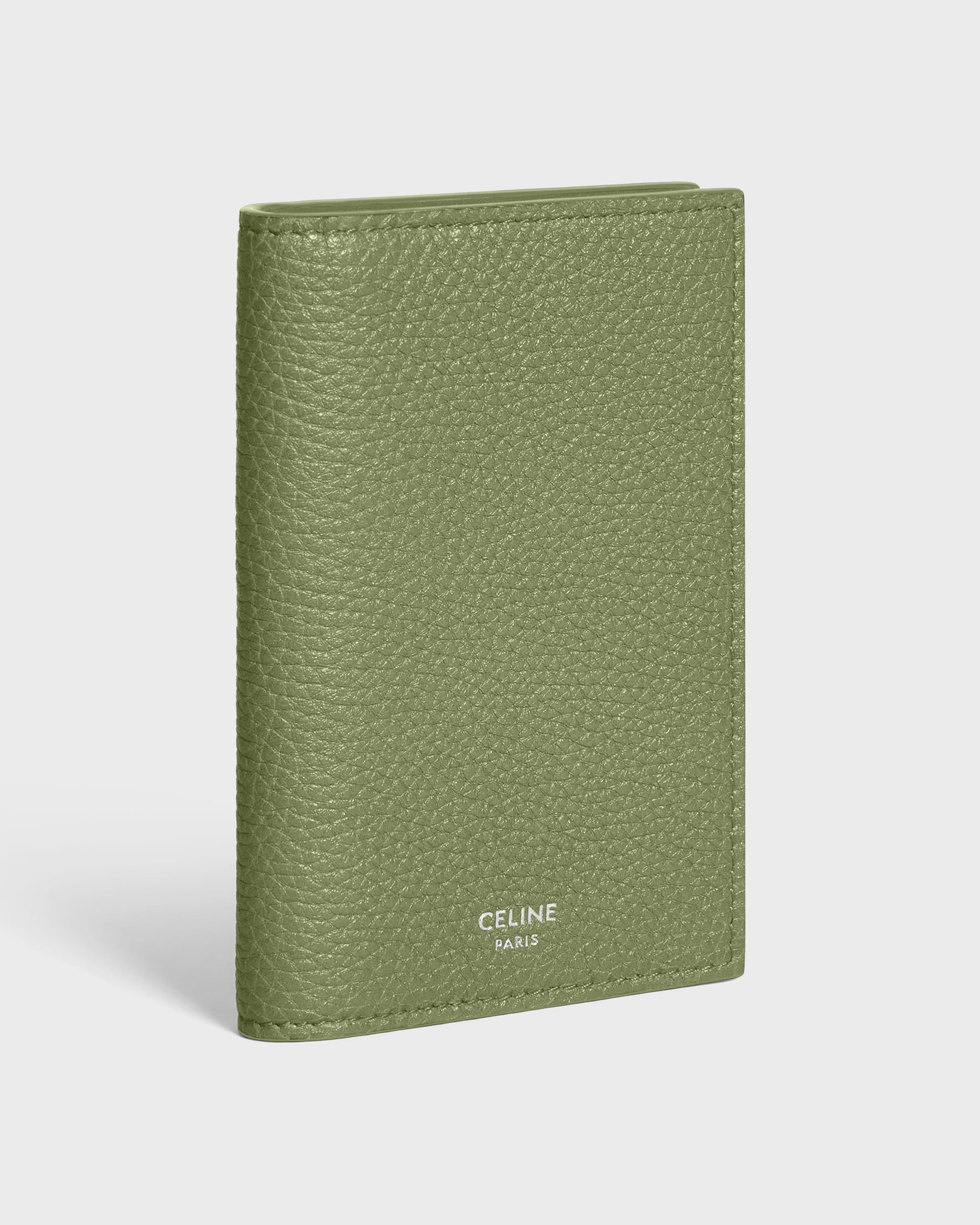 CELINE グリーンレザー カードケース VERTICAL CARD HOLDER IN GRAINED CALFSKIN - LIGHT KHAKI | CELINE