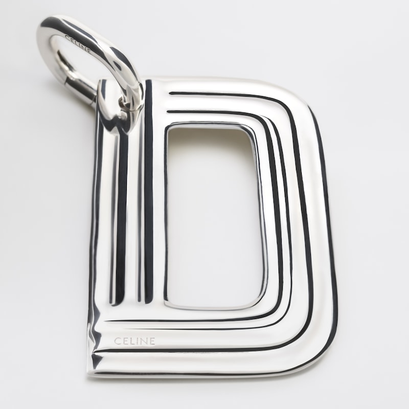 CHARM DE LETRA D DE LATÓN CON ACABADO EN RODIO - PLATA - CHARMS - 1 | CELINE