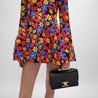 กระเป๋า TRIOMPHE FOLIO ขนาดกลาง หนังลูกวัวผิวสัมผัสเงา - สีดำ - TRIOMPHE - 2 | CELINE