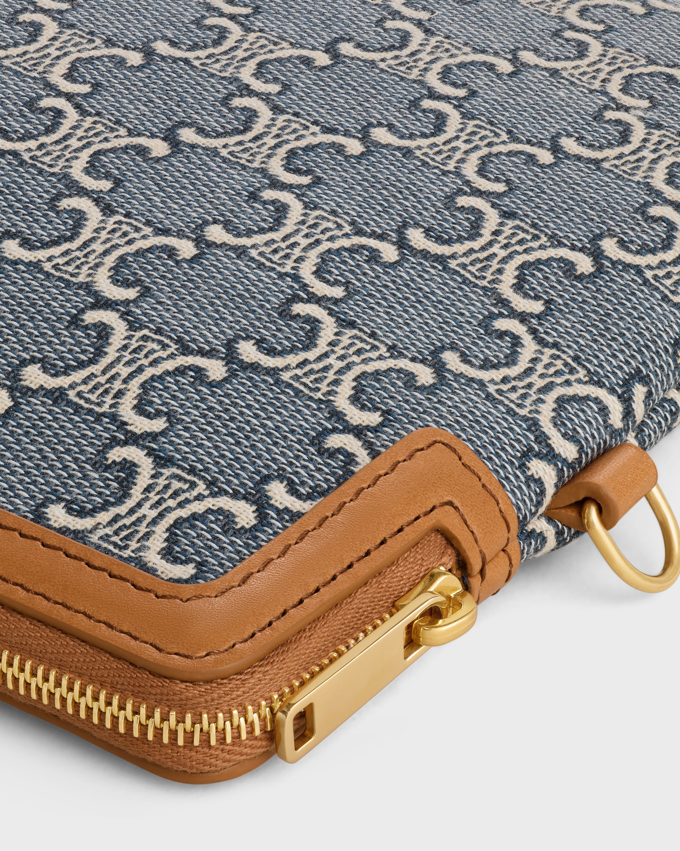 SMALL POUCH WITH STRAP CUIR TRIOMPHE IN JACQAURD TRIOMPHE ALL OVER