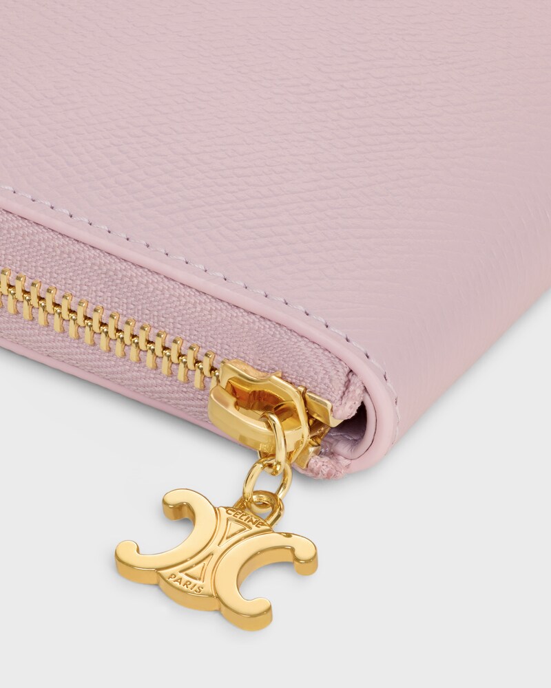Small Zipped Wallet TRIOMPHE CHARMS IN GRAINED CALFSKIN - BLEACHED PINK - WALLETS - 1 | CELINE