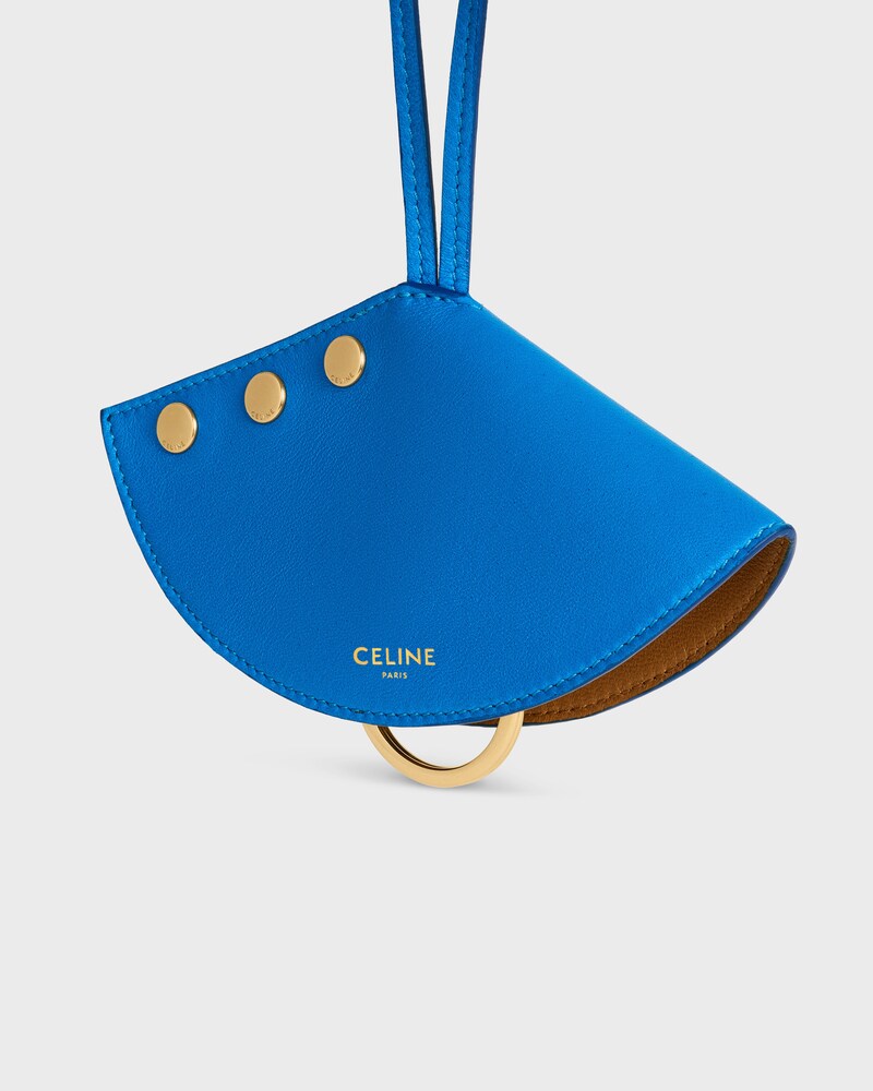 COLLIER POCHETTE CELINE EN CUIR D'AGNEAU ET LAITON DORÉ - BLEU INTENSE / TAN DORÉ - NOUVEAUTÉS - 1 | CELINE
