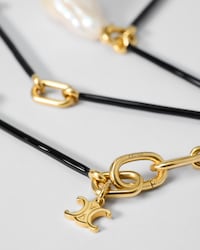 COLLAR DE CONCHA BAROQUE DE ESMALTE, PERLA NATURAL Y LATÓN CON ACABADO DORADO - NEGRO/DORADO - COLLARES - 2 | CELINE