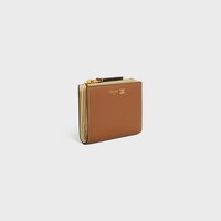 COMPACT WALLET TRIOMPHE STAMP IN SUPPLE GRAINED CALFSKIN - SOFT TAN / SOFT CREAM - WALLETS - 2 | CELINE