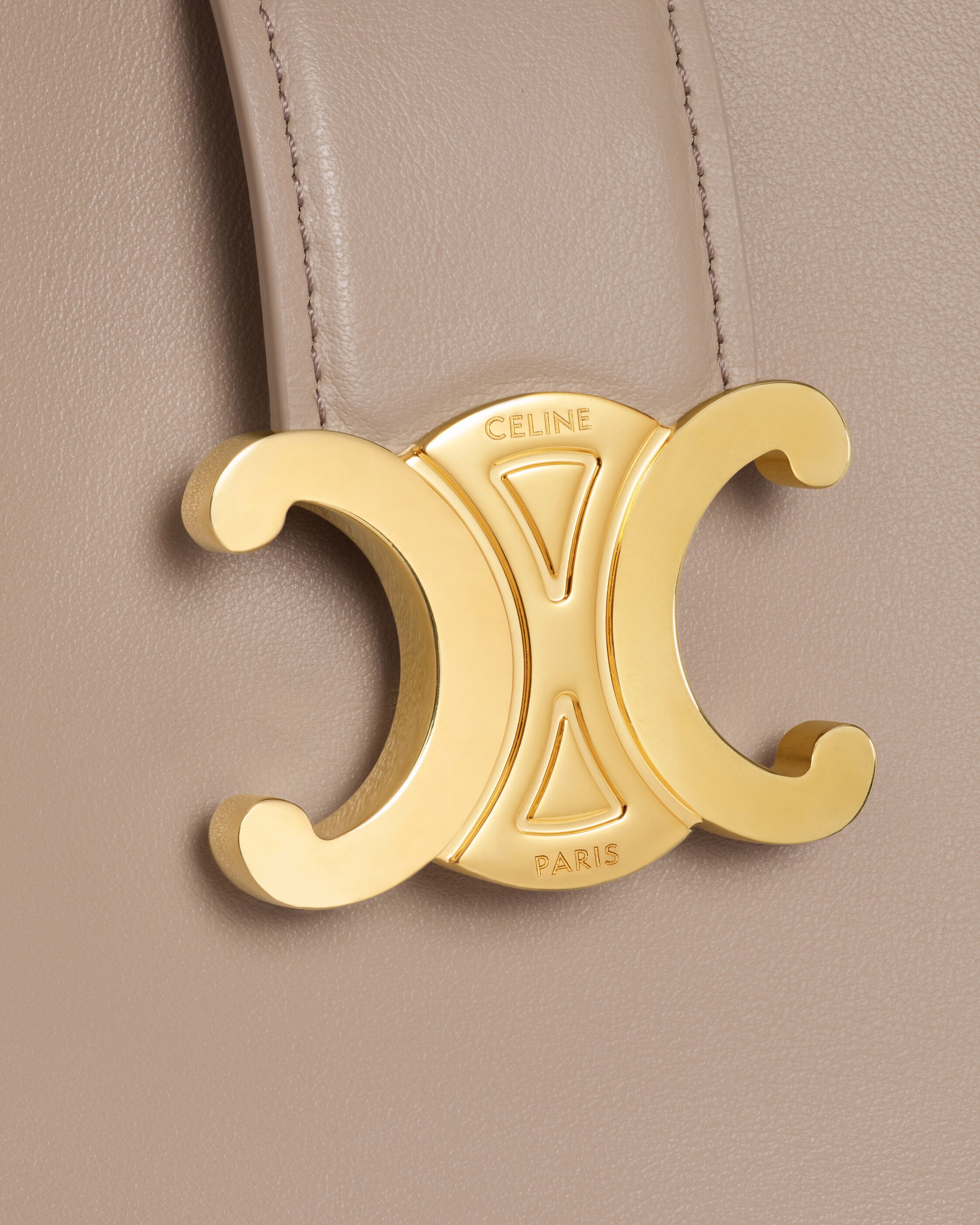 SMALL BUCKET LOUISE IN SMOOTH CALFSKIN - SAFARI | CELINE