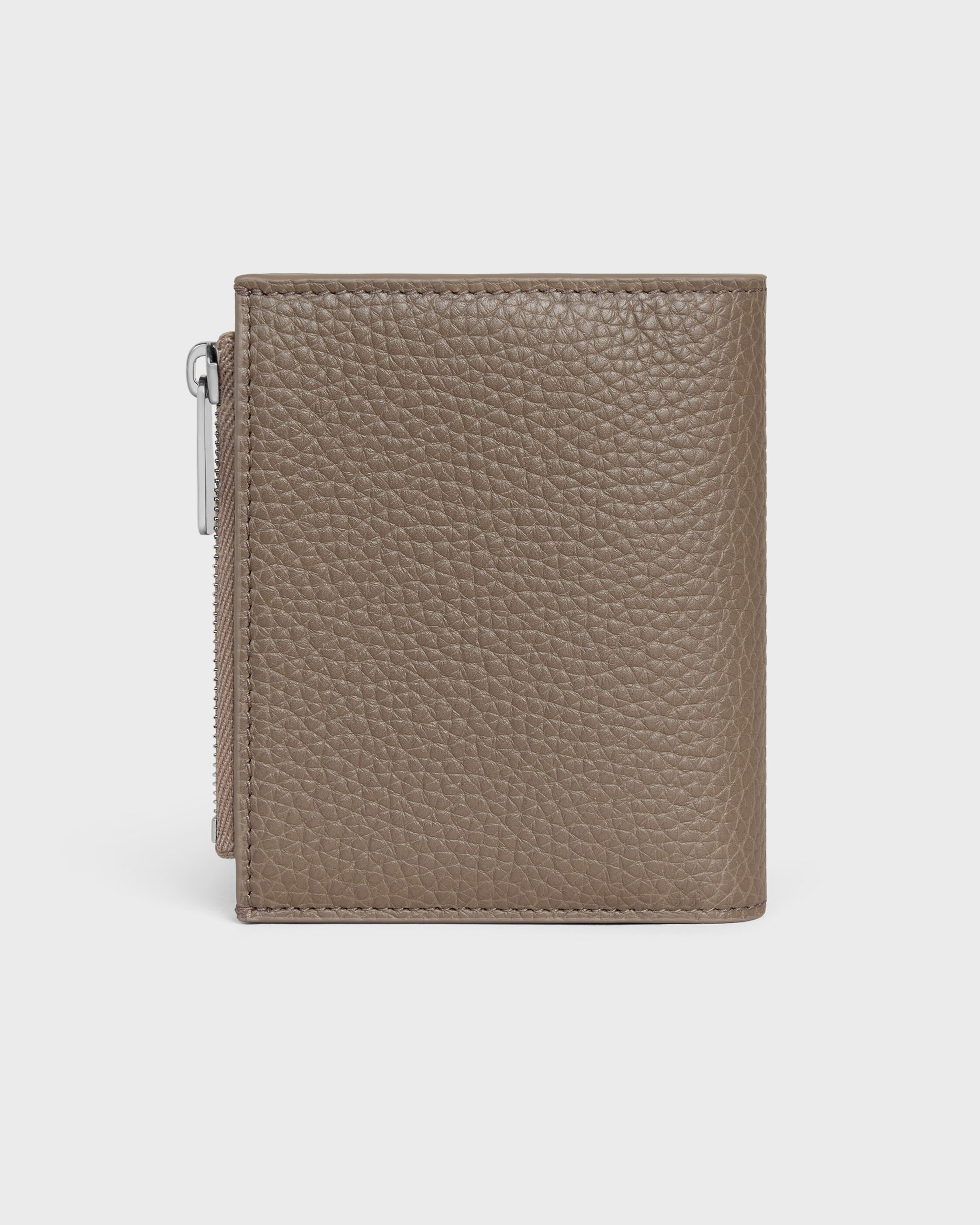 CELINE セリーヌ 三つ折り財布　グレージュ　グレインドカーフスキン コンパクトウォレット / グレインドカーフスキン - スリ | CELINE