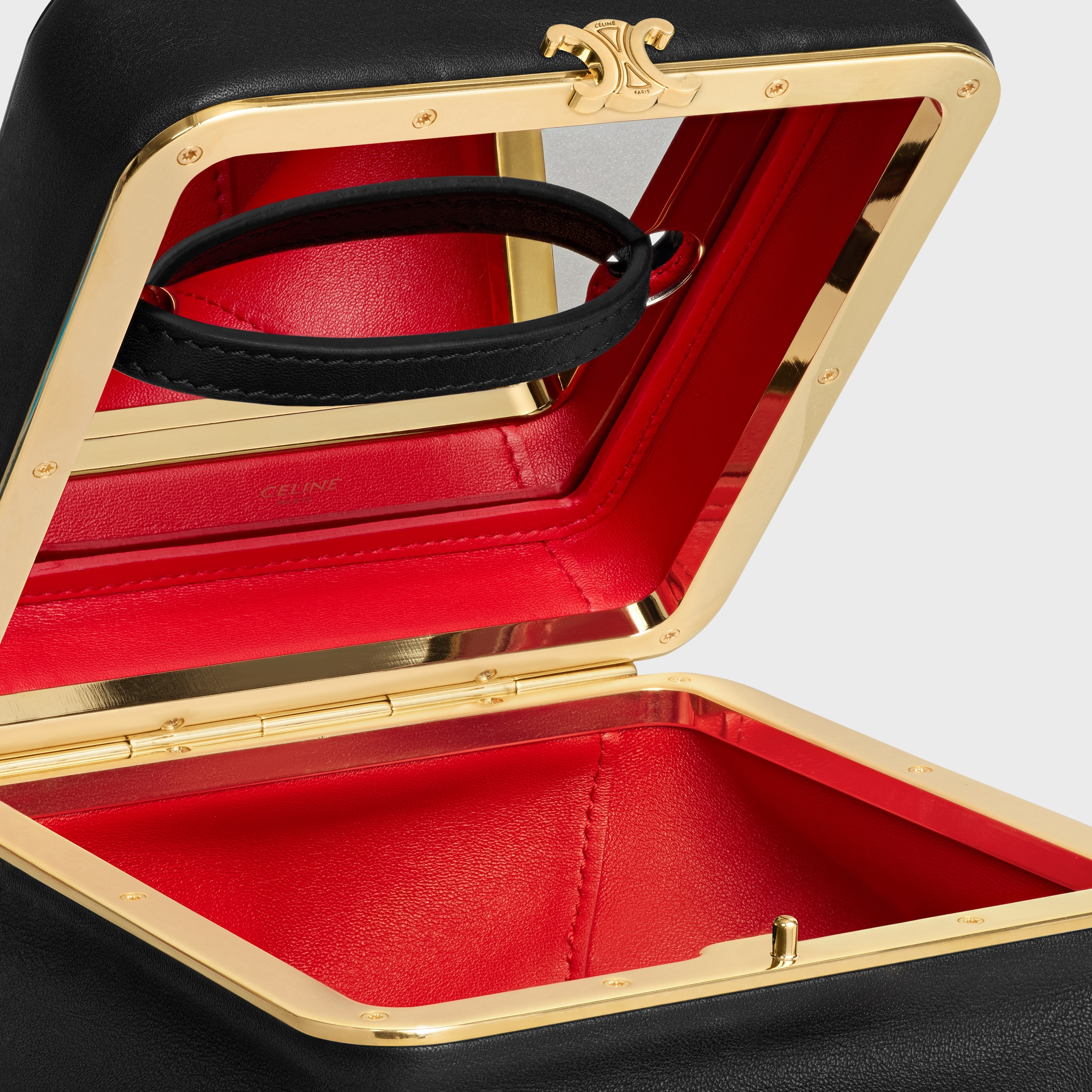 セリーヌ フィービー ファーサンダル ボクシーフラットクロスストラップ 37 キューブ / サプルカーフスキン - ブラック | CELINE