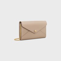 POCHETTE ENVELOPPE AVEC CHAÎNE veau brillant - SAFARI - MINI SACS - 2 | CELINE