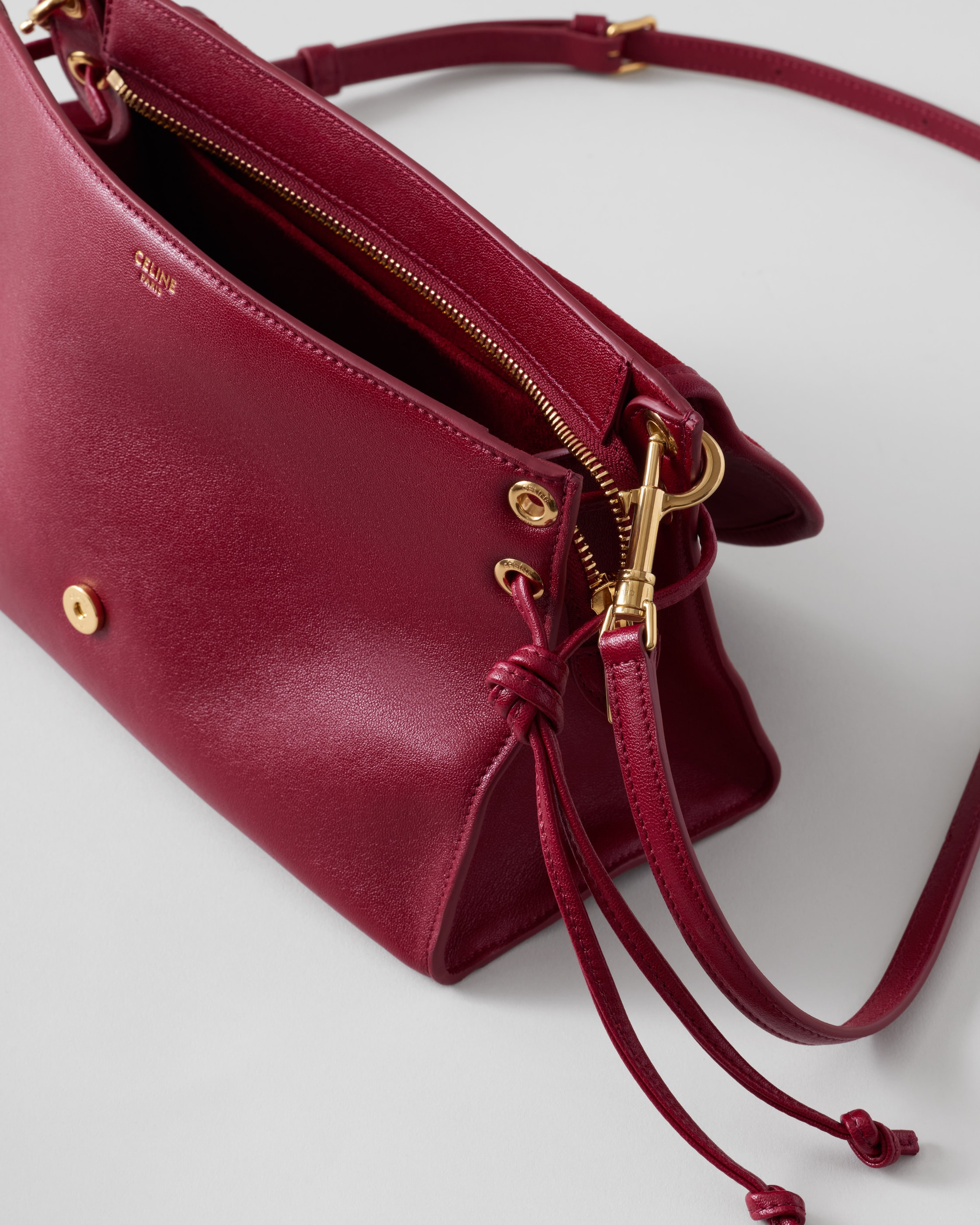 SOFT TRIOMPHE LITTLE WEDGE IN SUPPLE SHINY LAMBSKIN - RED VELVET