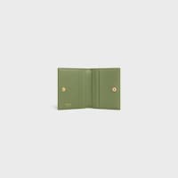 PORTE-CARTES TRIOMPHE veau brillant - KAKI CLAIR - NOUVEAUTÉS - 2 | CELINE