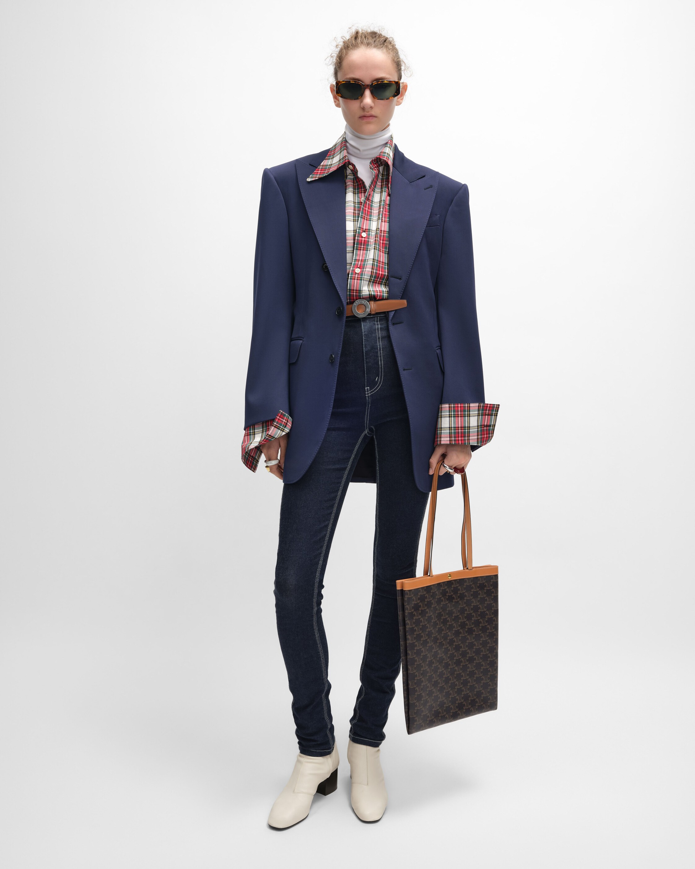 MEDIUM FLAT SHOPPER IN TRIOMPHE CANVAS - MIEL | CELINE