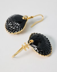 PENDIENTES DE CONCHA DE ESMALTE Y LATÓN CON ACABADO DORADO - NEGRO/DORADO - PENDIENTES - 2 | CELINE