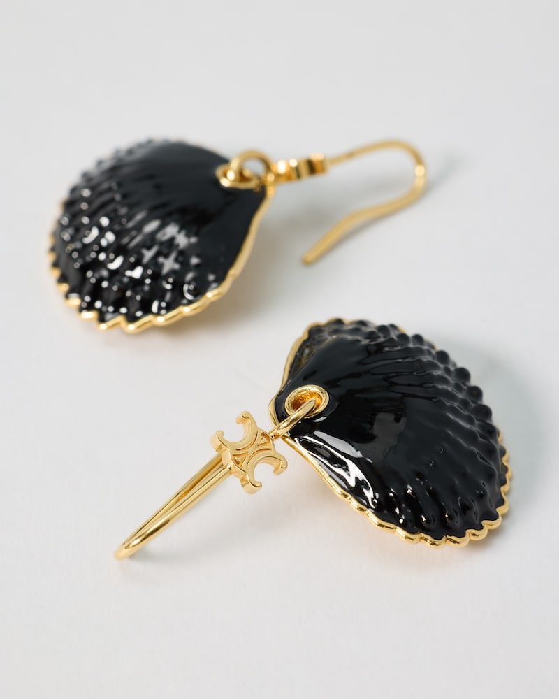 PENDIENTES DE CONCHA DE ESMALTE Y LAT&Oacute;N CON ACABADO DORADO - NEGRO/DORADO - PENDIENTES - 1 | CELINE
