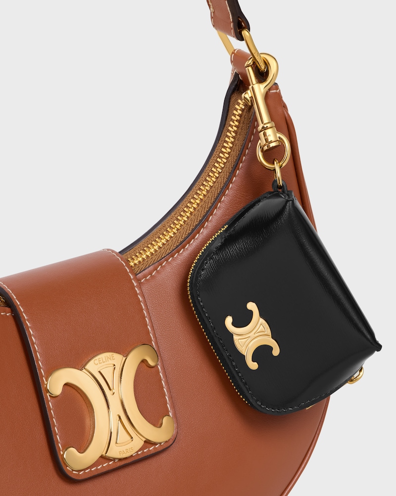 MICRO TRIOMPHE CHARM IN Shiny Calfskin - BLACK - CHARMS AND ACCESSORIES - 1 | CELINE