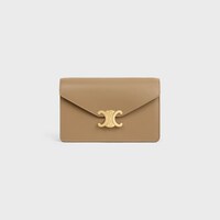 BRIEFTASCHE MIT KETTE MARGO aus glänzendem Kalbsleder - Rauchbraun - MARGO - 1 | CELINE