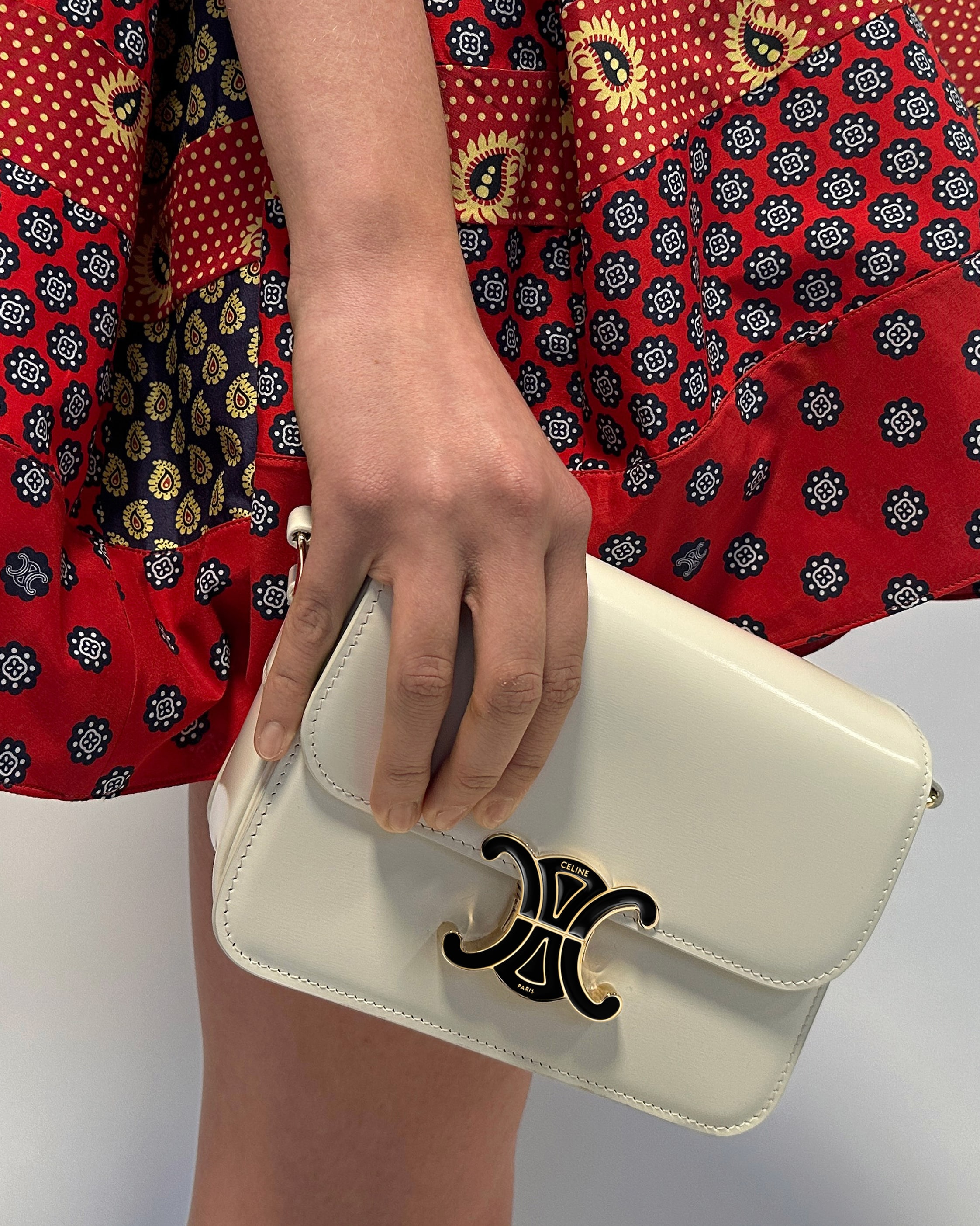 TEEN TRIOMPHE BAG IN SHINY CALFSKIN WITH ENAMEL CLOSURE - WHITE