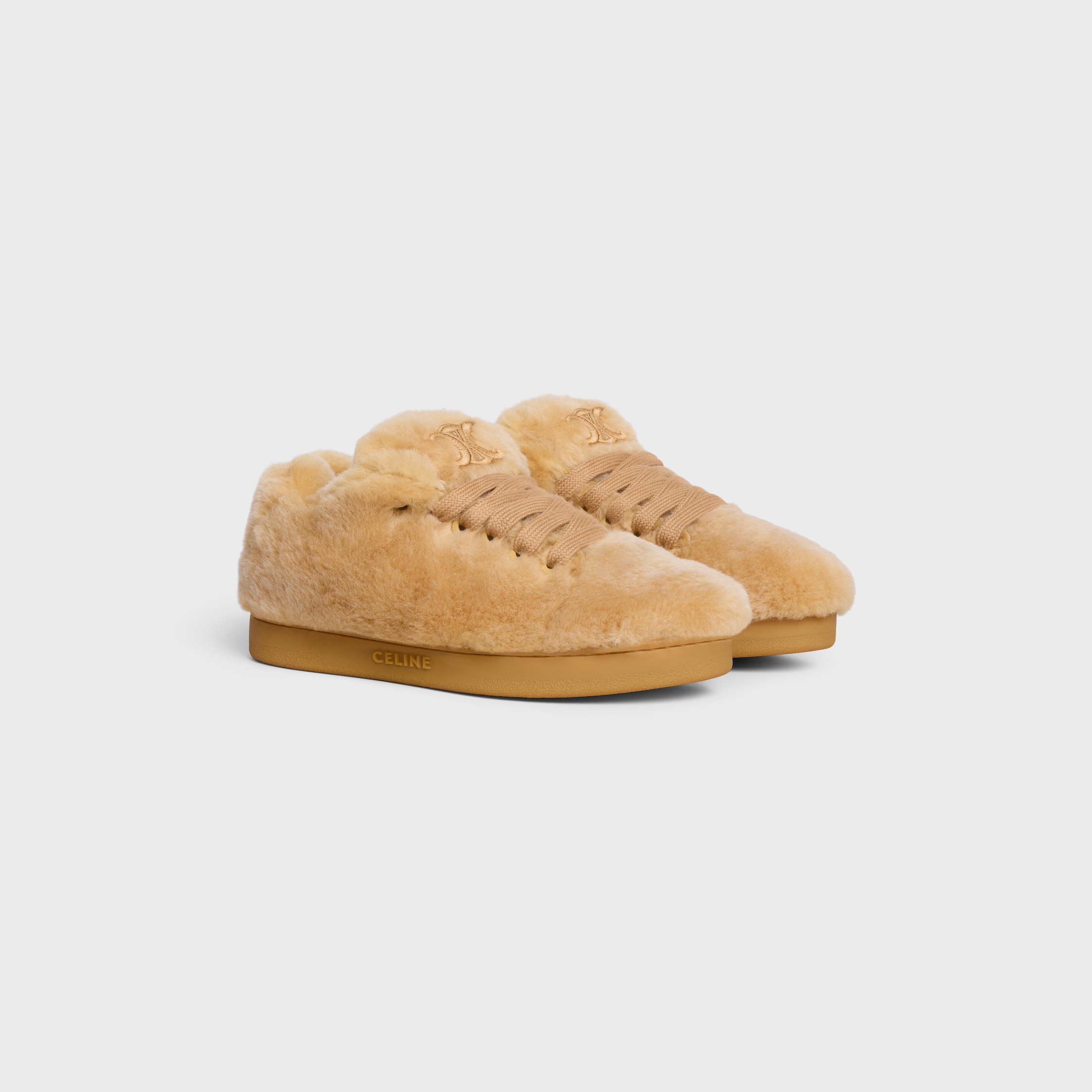CELINE 合わせやすいカラー♪ ロートップ スニーカー セリーヌより新作スニーカーが登場｜1970年代風モノトーン＆バイ