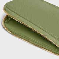 LONG ZIPPED CARD HOLDER IN GRAINED CALFSKIN - LIGHT KHAKI - COIN AND CARD HOLDERS - 2 | CELINE